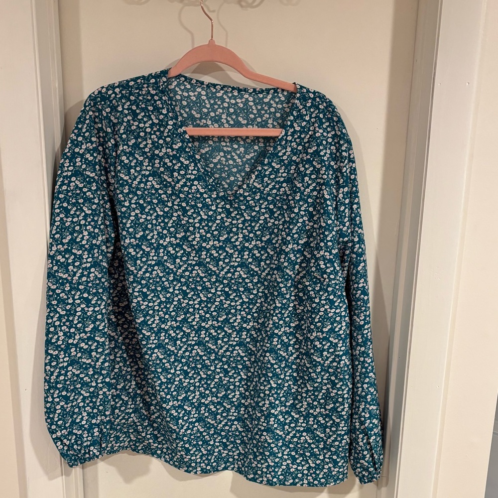 Teal and white floral long sleeve blouse 2XL